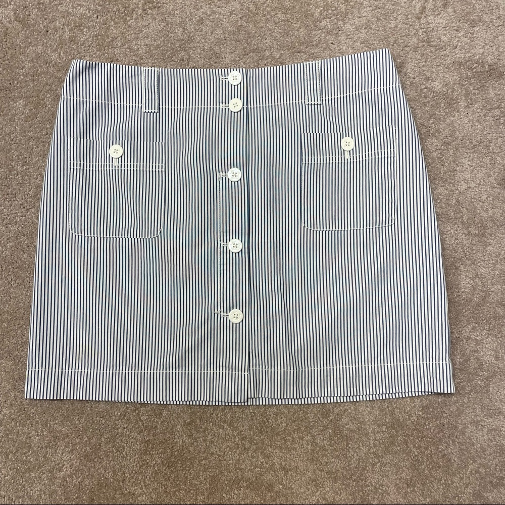 Vineyard Vines white and navy pinstriped mini skirt size 8